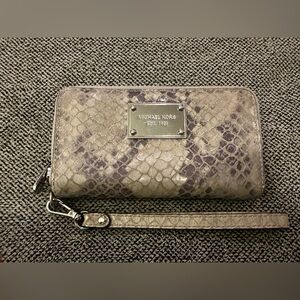 Michael Kors Snake/reptile Print Wristlet Wallet - Gray